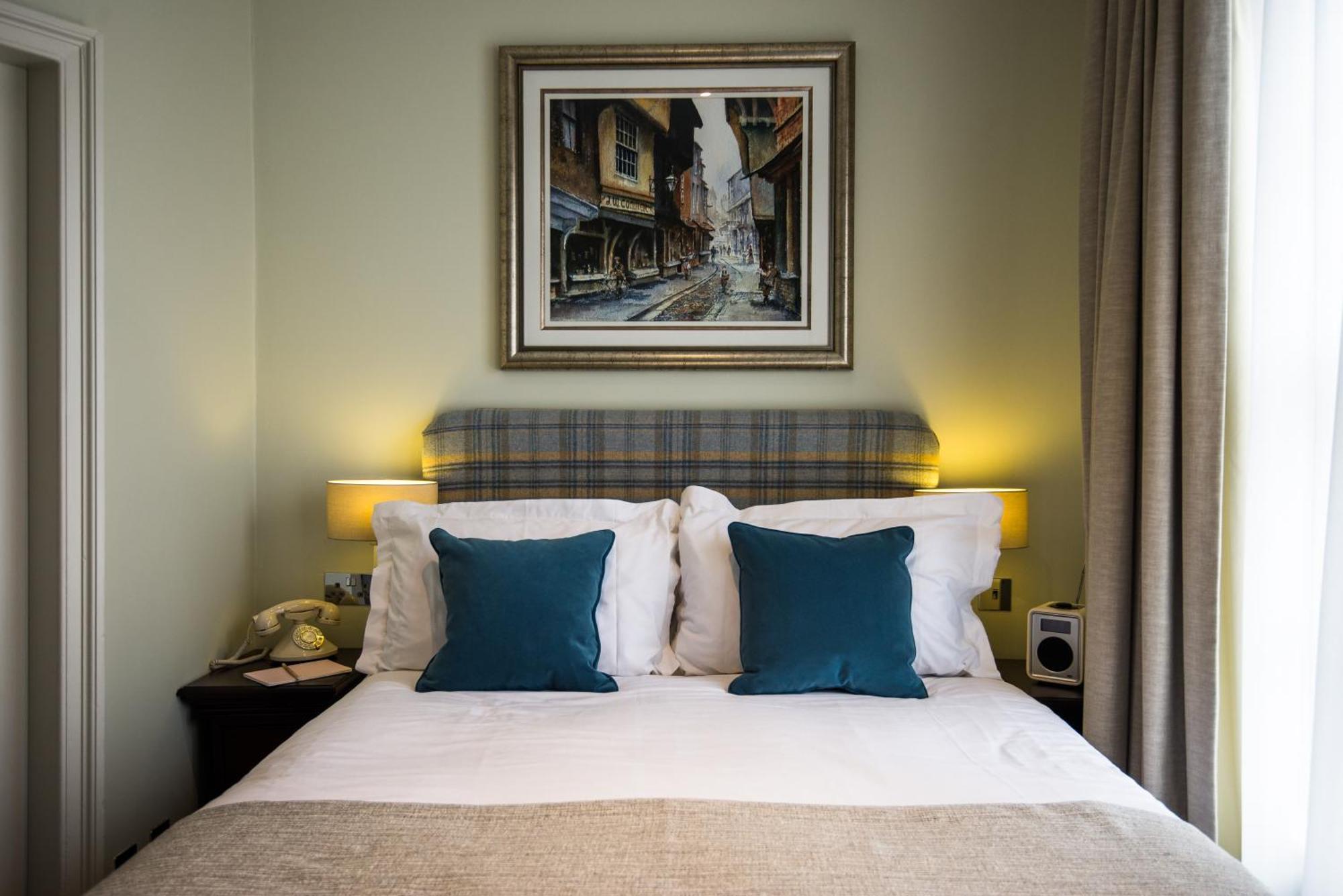 Judge'S Lodging York Bagian luar foto A bedroom at the hotel