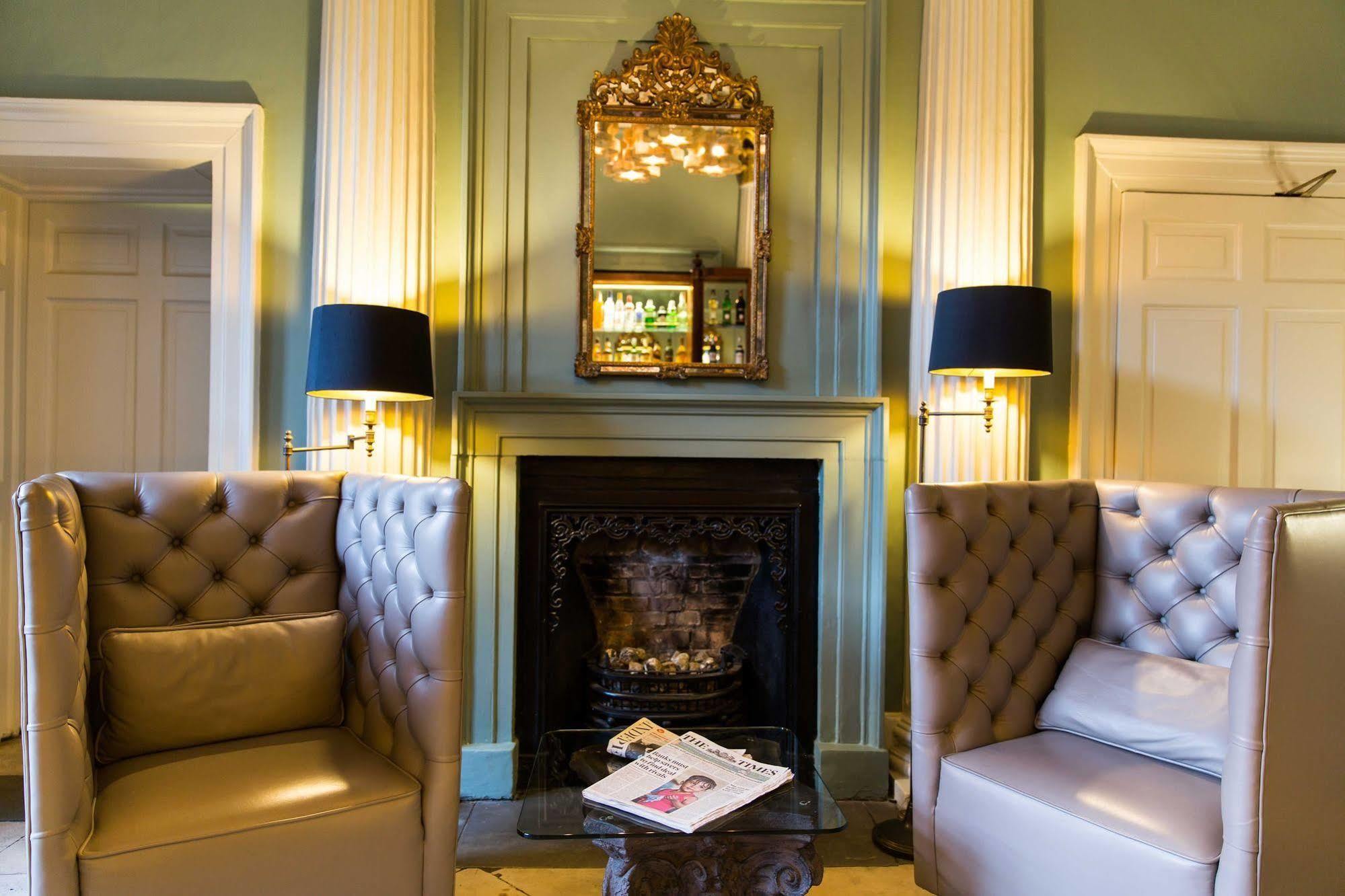 Judge'S Lodging York Bagian luar foto The Drawing Room at The Old Bank Hotel