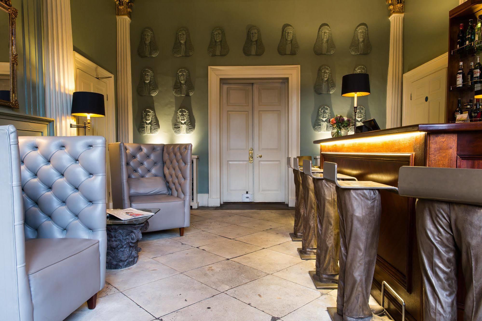 Judge'S Lodging York Bagian luar foto The bar at the hotel