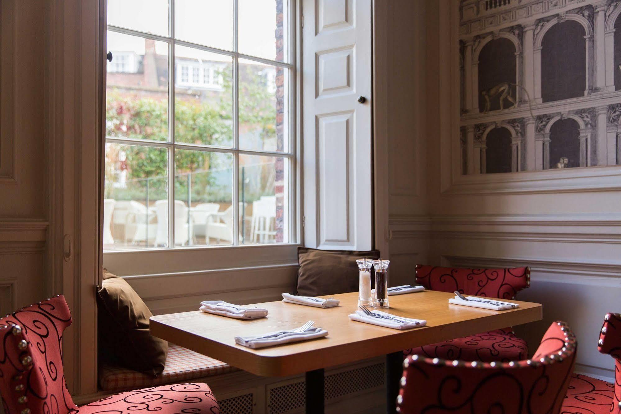 Judge'S Lodging York Bagian luar foto The restaurant's interior