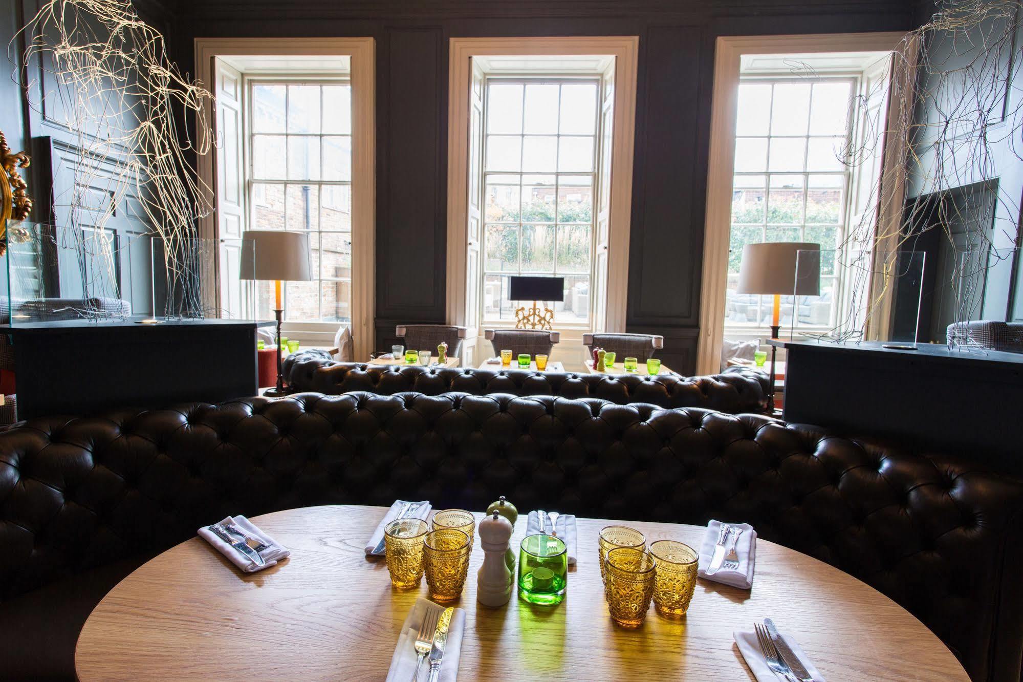 Judge'S Lodging York Bagian luar foto The restaurant at The Old Ship