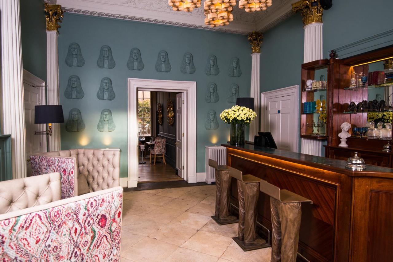 Judge'S Lodging York Bagian luar foto The bar at the hotel