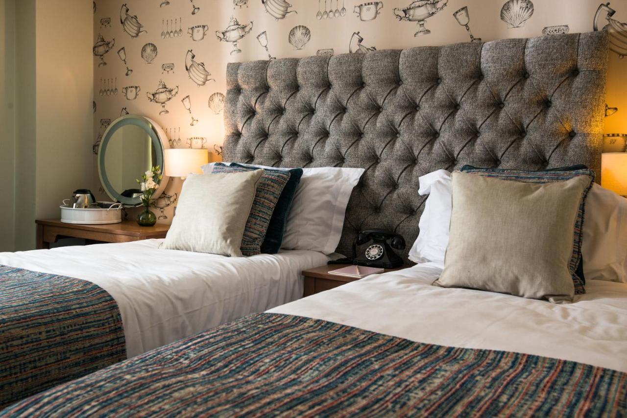 Judge'S Lodging York Bagian luar foto A bedroom at The Swan Hotel